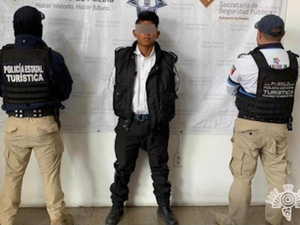 Caen guardias de seguridad tras robar 37 mil pesos del IMSS San José en Puebla