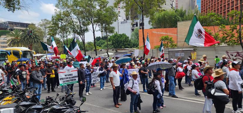 Mantienen trabajadores del Poder Judicial plantón en el Senado