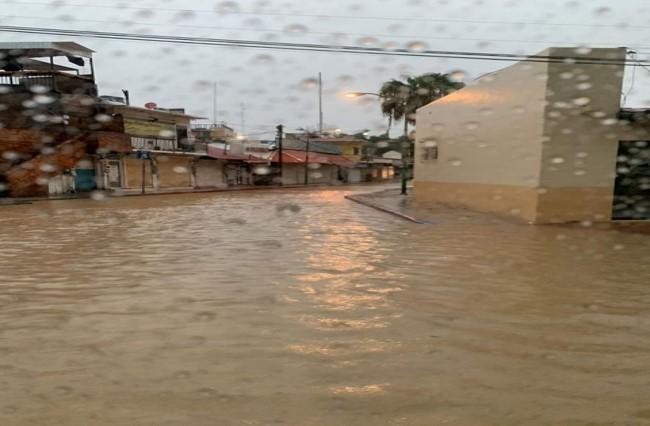 Ileana continúa su desplazamiento sobre el sur del golfo de California