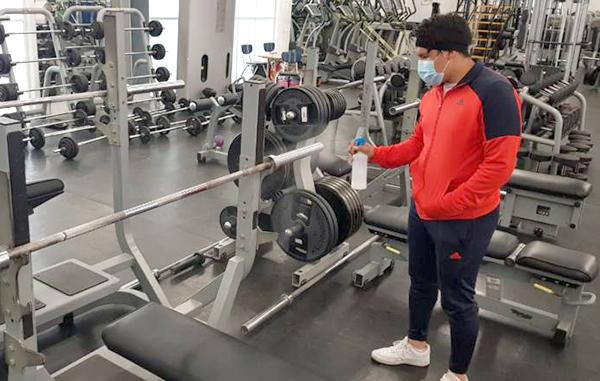 Gimnasios, vinaterías y zapaterías operan a puerta cerrada en Puebla