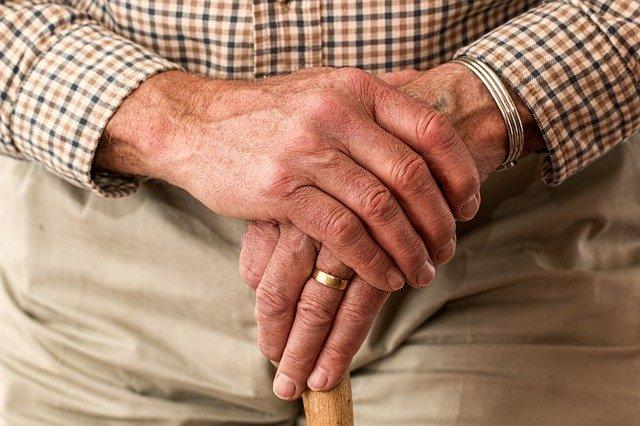 Hay gran riesgo de que jóvenes contagien de Covid19 a ancianos: OMS