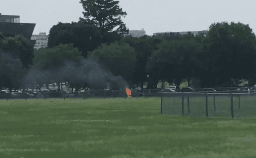 VIDEO Sujeto se prende fuego frente a la Casa Blanca