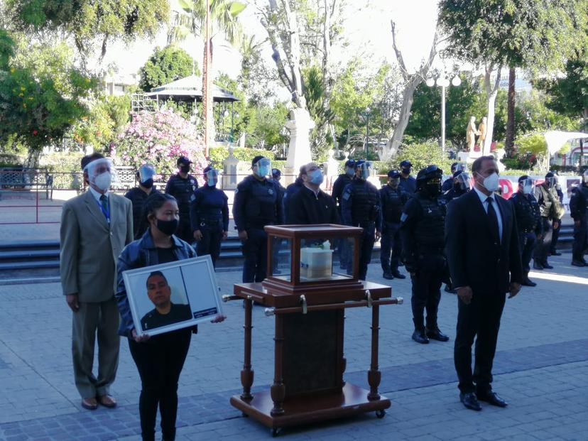 Rinden homenaje a policía de Tehuacán muerto por Covid