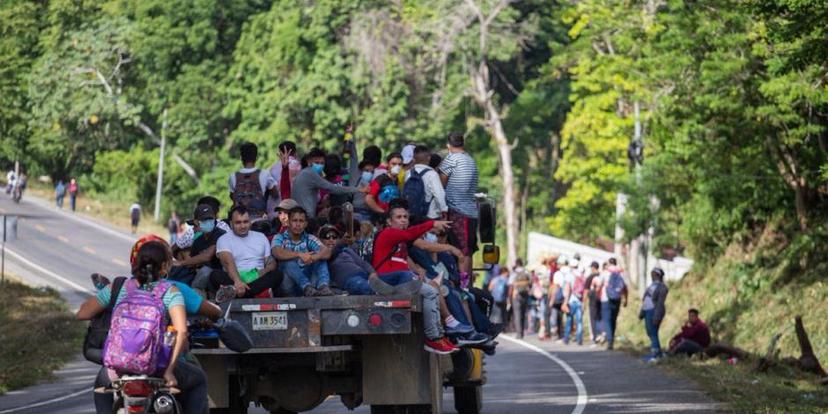 VIDEO Ordena presidente de Guatemala detenciones de caravana migrante