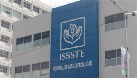 Trabajadores del Issste protestan para exigir vacaciones y la destitución del director