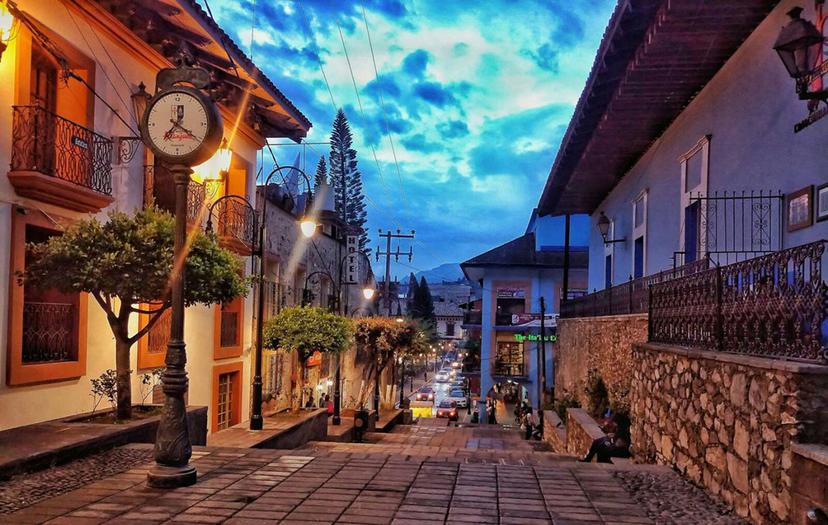 Huauchinango, entre olor a flores y cacahuate tostado