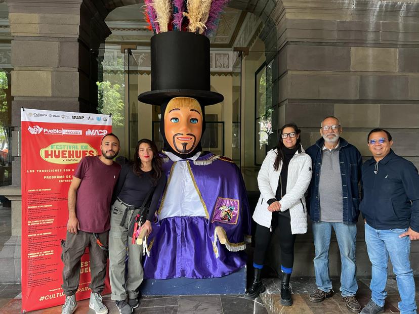 Huehue a gran escala llega a la capital poblana, tómate la selfie