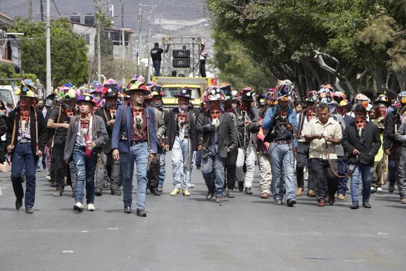 Más de 500 huehues cerrarán el Carnaval de San Nicolás Tetitzintla