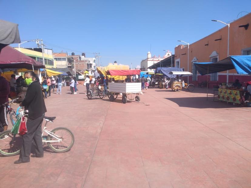 Tianguis de Xalmimilulco regresa en medio del temor y desobediencia