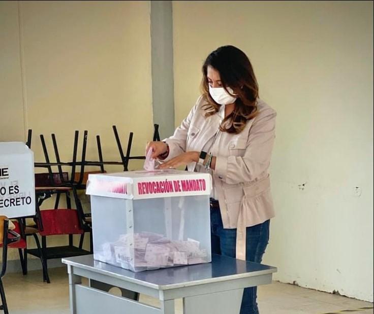  Angélica Alvarado edil de Huejotzingo emitió su voto