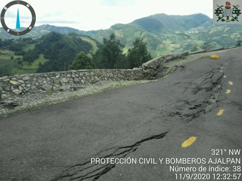 Lluvias hunden tramo en la carretera Coxcatlán–Tlacotepec