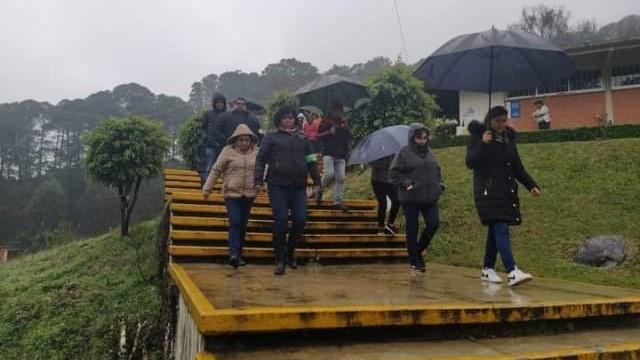 En el Icatep de Huauchinango y Zacatlán no les pagan a maestros