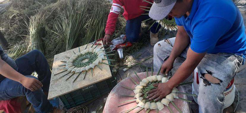 Preparan arco de cucharilla para recibir a miles de visitantes en el Atlixcáyotl