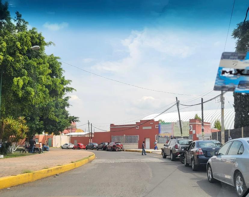 Descubren a hombre tomando fotos a niñas en primaria de Atlixco