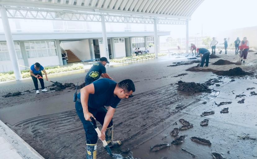 Lluvias en Atlixco inundan de lodo escuela primaria