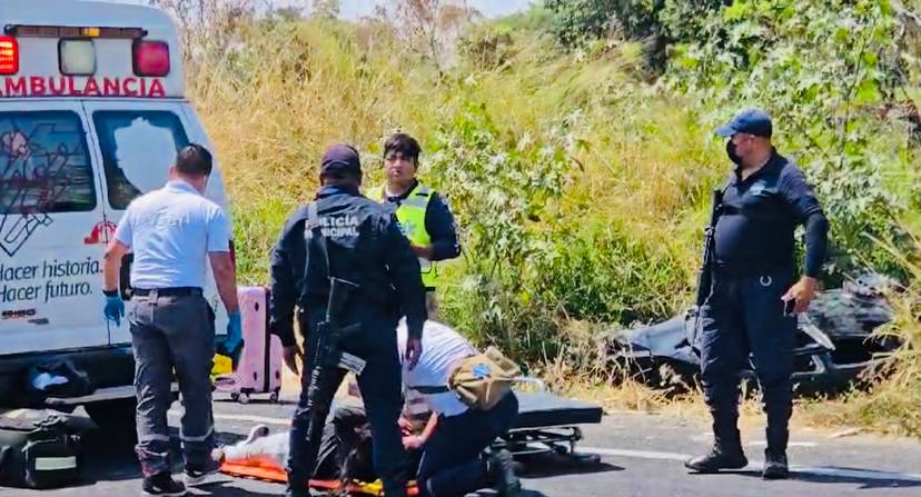 Se accidenta familia de Huaquechula en la federal Atlixco-Izúcar