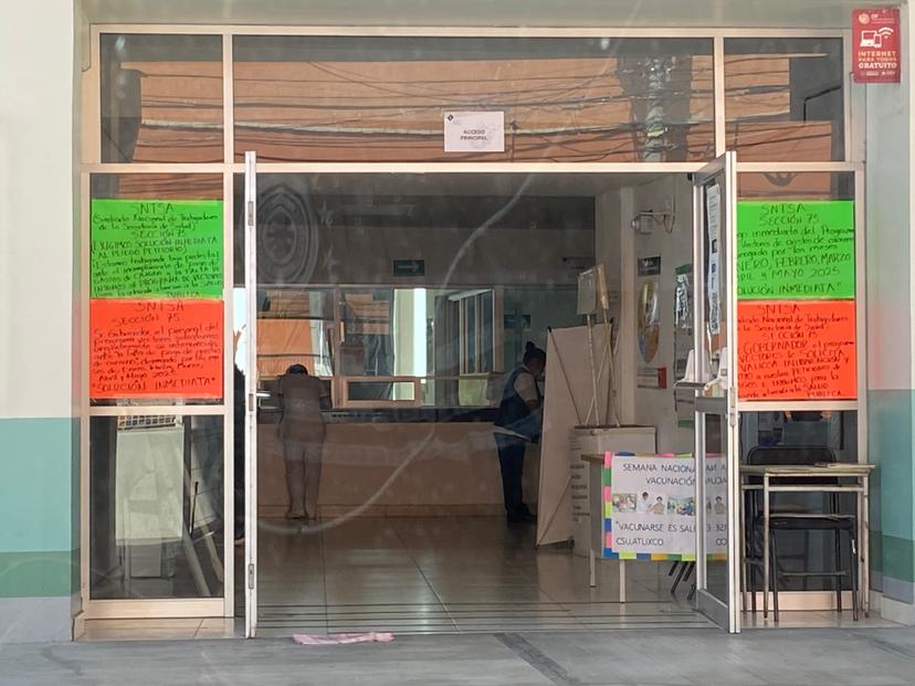 Trabajadores de vectores protestan en Atlixco por 5 meses sin salario