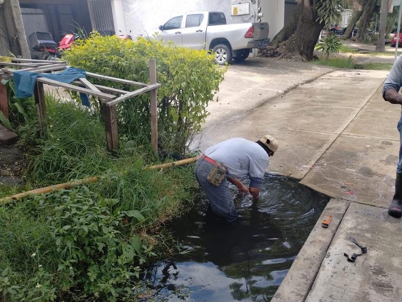 En Atlixco primeras lluvias saturan y taponan pequeñas barrancas y acequias