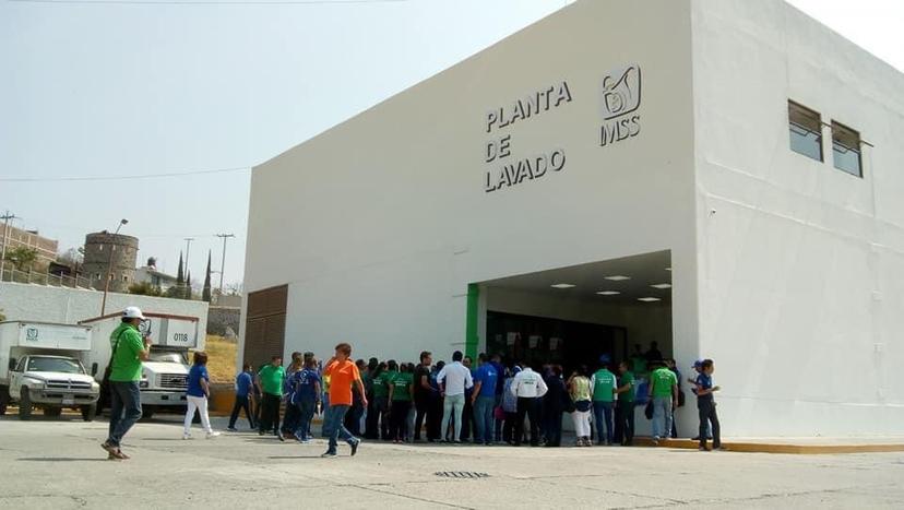 Paran empleados de planta de lavado de Metepec