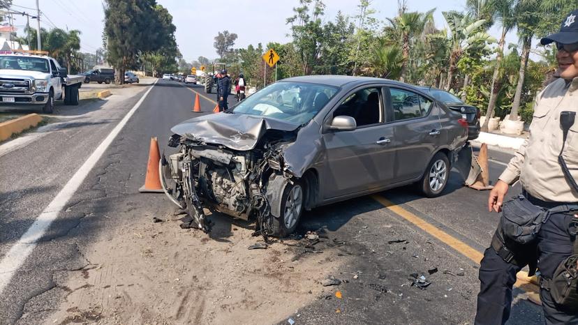 Nueva carambola deshace autos en la salida norte de Atlixco