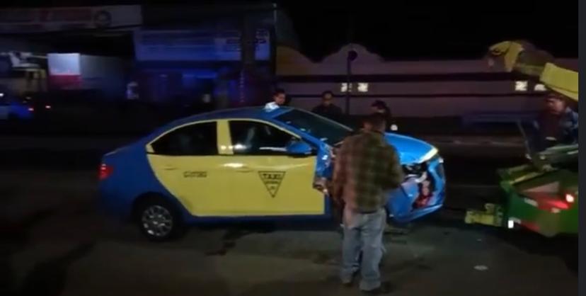 Taxista de Atlixco chocó de frente con camioneta por quedarse dormido