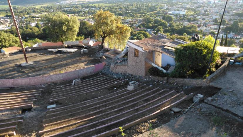 Pese a recomendaciones de expertos, tiran palco de plazuela de la danza en Atlixco