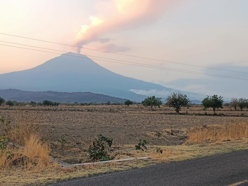 Cumple casi 24 horas incendio en las faldas del Popocatépetl 