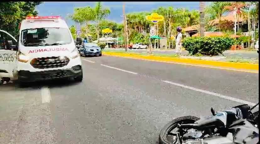 Joven derrapa en motocicleta en corredor gastronómico de Atlixco 