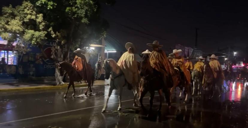 Lluvia no amedrenta cabalgata de Atlixco