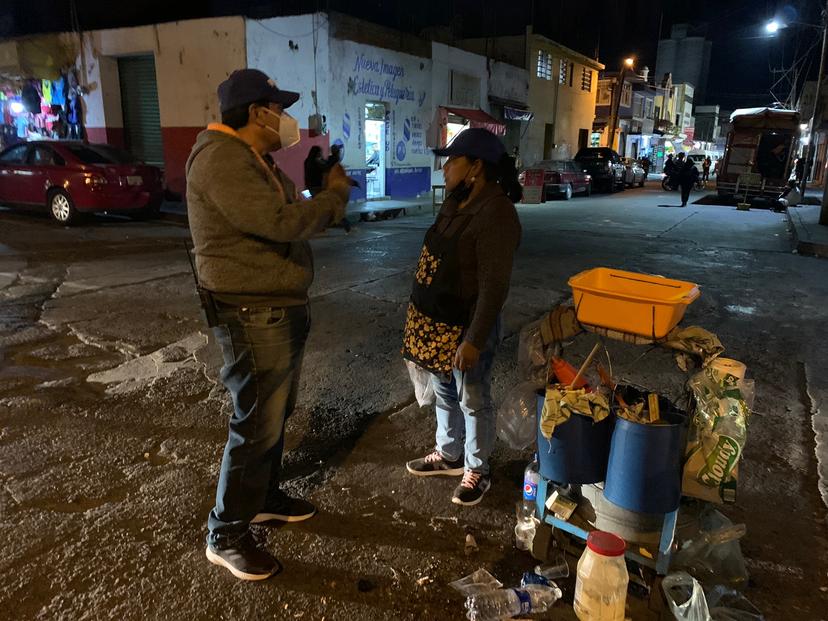 Piden sanción de un mes sin trabajar a tianguistas de Atlixco por tirar agua en la vía pública 