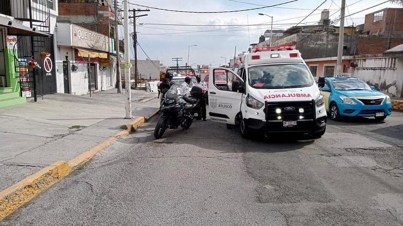 Pequeña atlixquense queda atrapada en alcantarilla