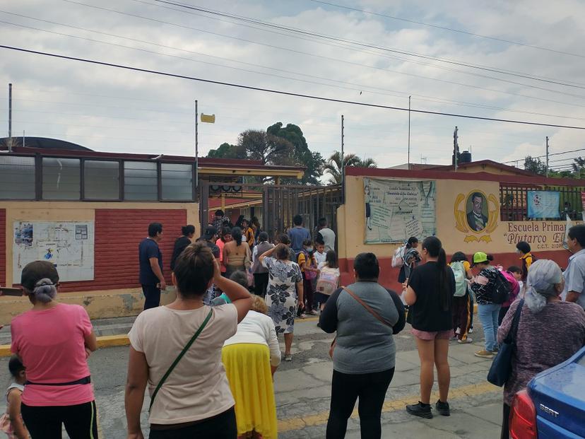 Padres de familia terminan a golpes por cuota de primaria en Atlixco