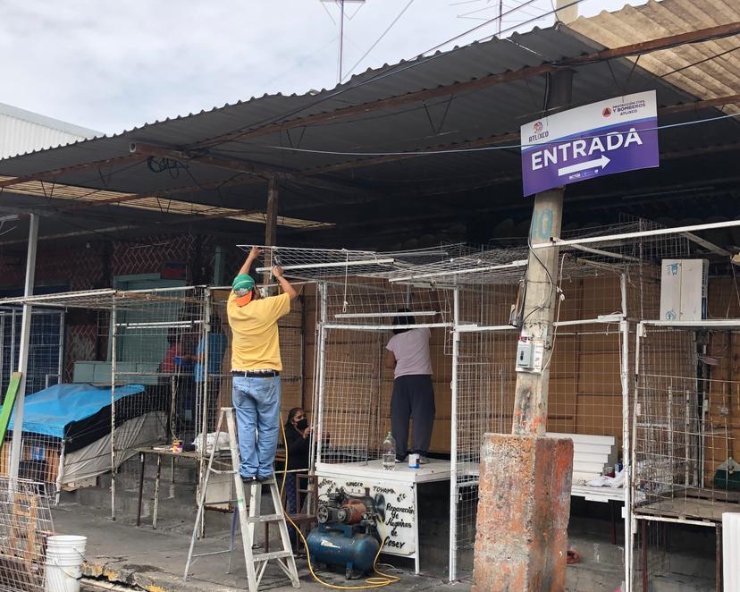 Locatarios de Atlixco enchulan sus puestos en mercado turístico