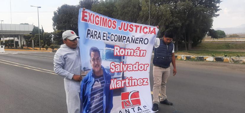 Familiares de trailero asesinado en la Puebla-Orizaba exigen justicia