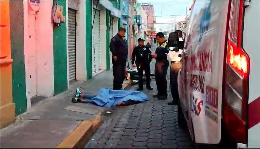 Motociclista choca y se desnuca en calles del centro de Atlixco