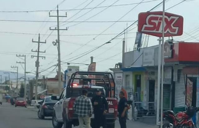 Choca en Atlixco patrulla de la policía estatal con motociclista 