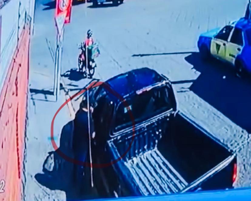 En segundos se roban camioneta en calles del centro de Atlixco