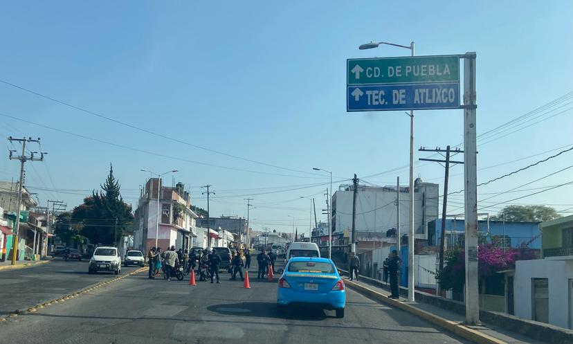 Sorprenden a automovilistas y motociclistas con operativos en Atlixco