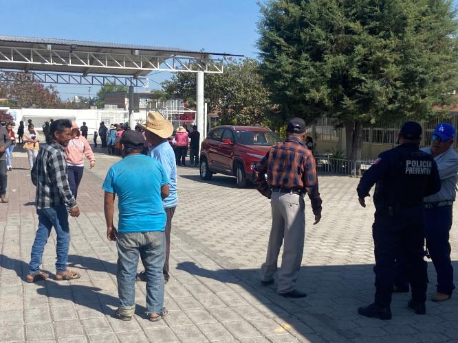 Mucha vigilancia policiaca y electores en plebiscitos de Atlixco 