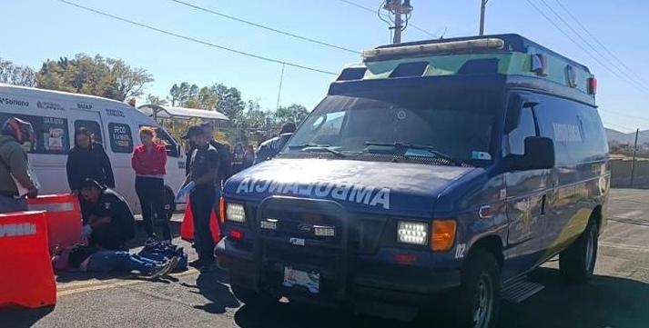 Estudiante BUAP sufre accidente en moto afuera de su prepa en Atlixco