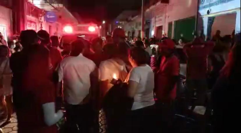 Conductor avienta su auto contra procesión engrillados en Atlixco