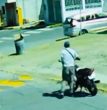 Roban motocicleta en Atlixco… con toda la calma del mundo