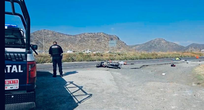 Tractocamión atropella y mata a motociclista en la autopista Siglo XXI