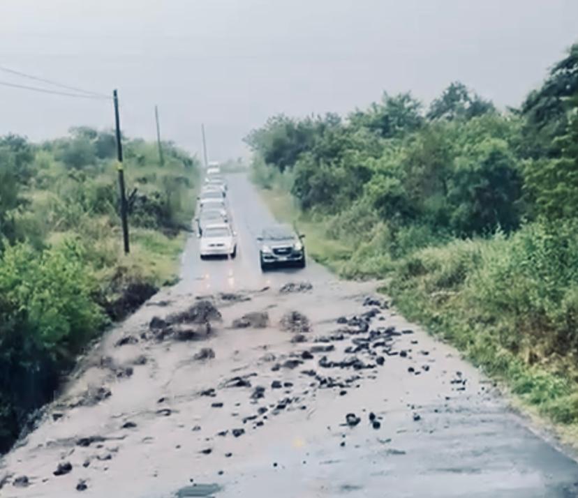 Lluvia del domingo afecta carretera a San Pedro Benito Juárez en Atlixco