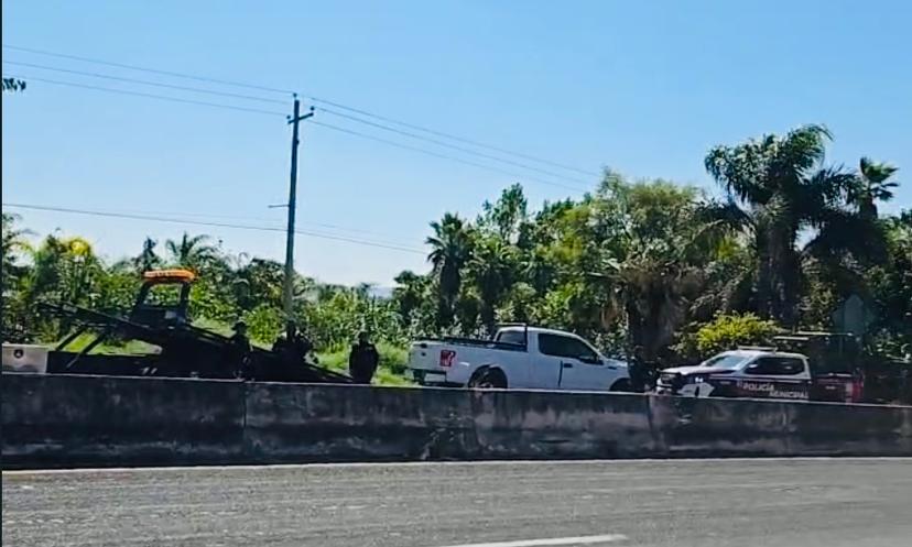 En Atlixco por desobediente se llevan a dueño de camioneta a la cárcel 