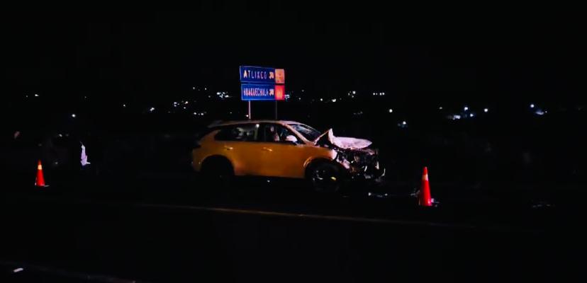 En la autopista Siglo XXI auto atropella a motociclistas con bebé a bordo