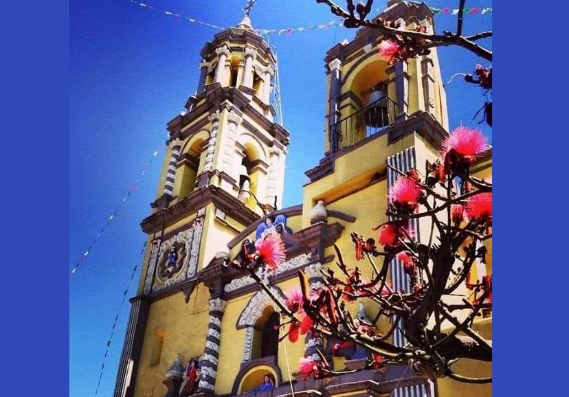 Convulsiona y muere hombre en atrio de iglesia en Atlixco