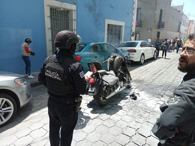 Se calcina moto Harley en calles del centro de Atlixco