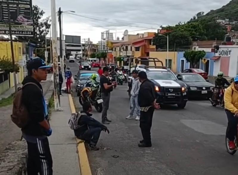 Identifican, atrapan y golpean a presunto ladrón de motos en Atlixco