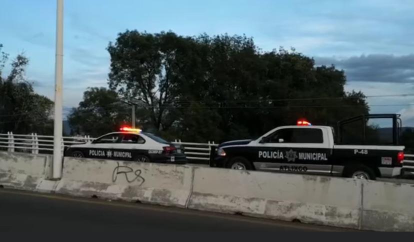 Lo salvan justo cuando se lanzaba de puente en Atlixco